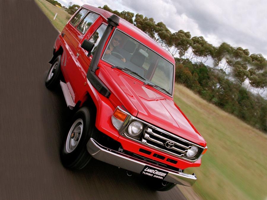  Toyota Land Cruiser 70 Troop Carrier 1999 года  (фото 7 из 14)
